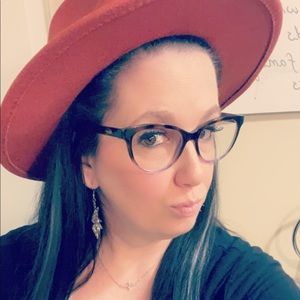 Meet your Posher, Josette